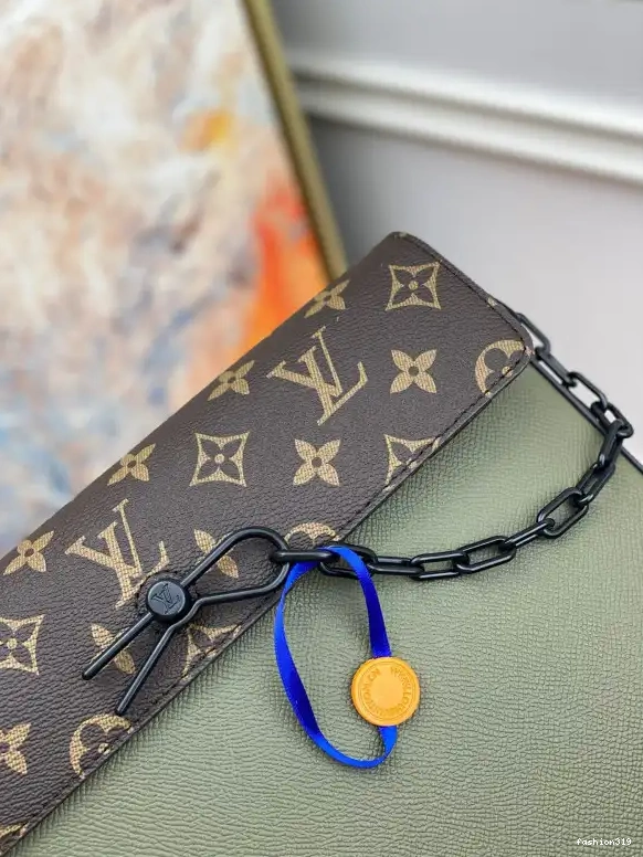 LOUIS VUITTON STEAMER POCHETTE VOYAGE 0402
